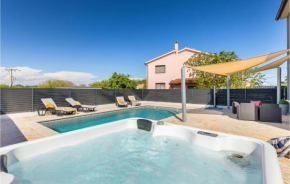 4 Bedroom Awesome Home In Valtura